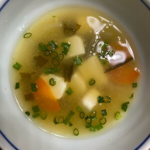 豆腐とニラの味噌汁